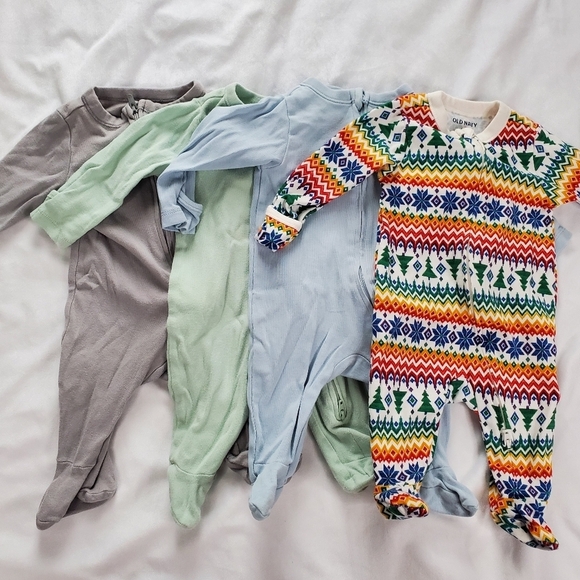 Old Navy Other - 4 Baby Unisex Footed 2-Way Zip Up Neutral Sleepers - 0-3 months